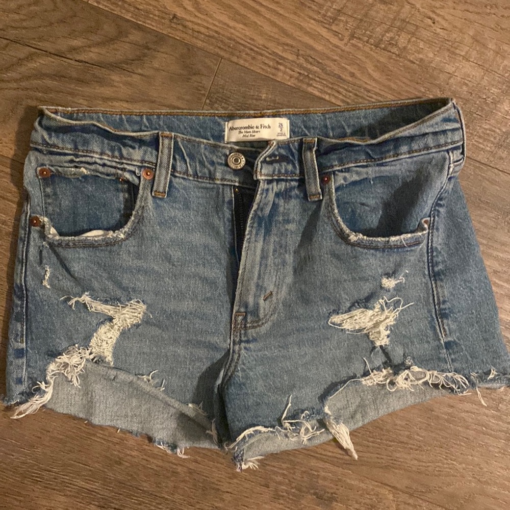 Abercrombie the mom short mid rise size 2
